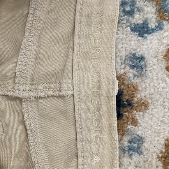 AE jean shorts sz 2 cut off cream colour! - Picture 4 of 4